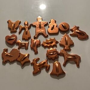 17 VINTAGE COOKIE CUTTERS